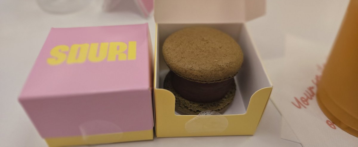 prettytin's tweet photo. Of course we should try Souri.
I like how their macarons is big compared to what I'm used to here in the Philippines. And it tastes good. And the packaging is nice. #FoodReport https://t.co/7M1quvJvSr