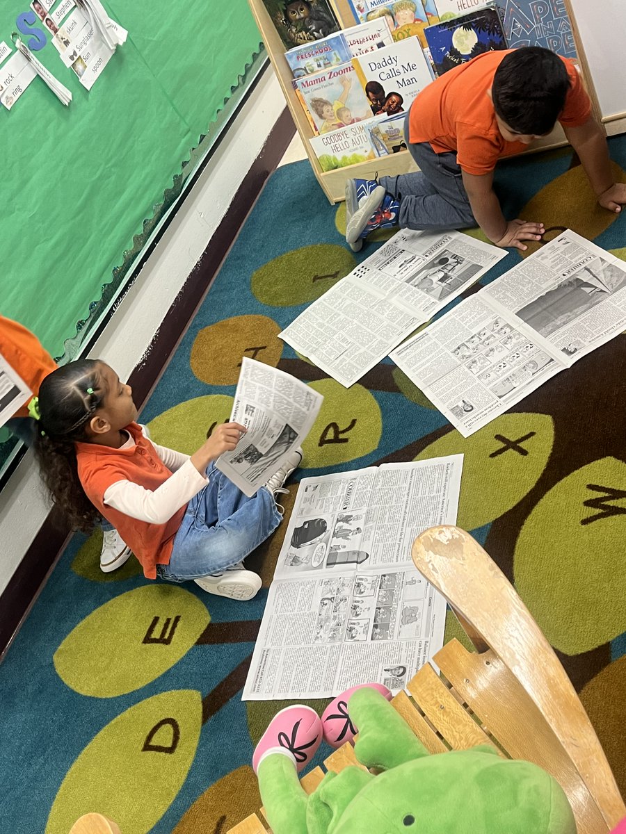 MsCruzS_HES's tweet photo. In the luchadores classroom we are working hard being exposed to all kinds of reading material, and we are loving it.  #culture #cultura #history #holidays #DrMLKjr #mirrorsandwindows https://t.co/Ch5638oTQN