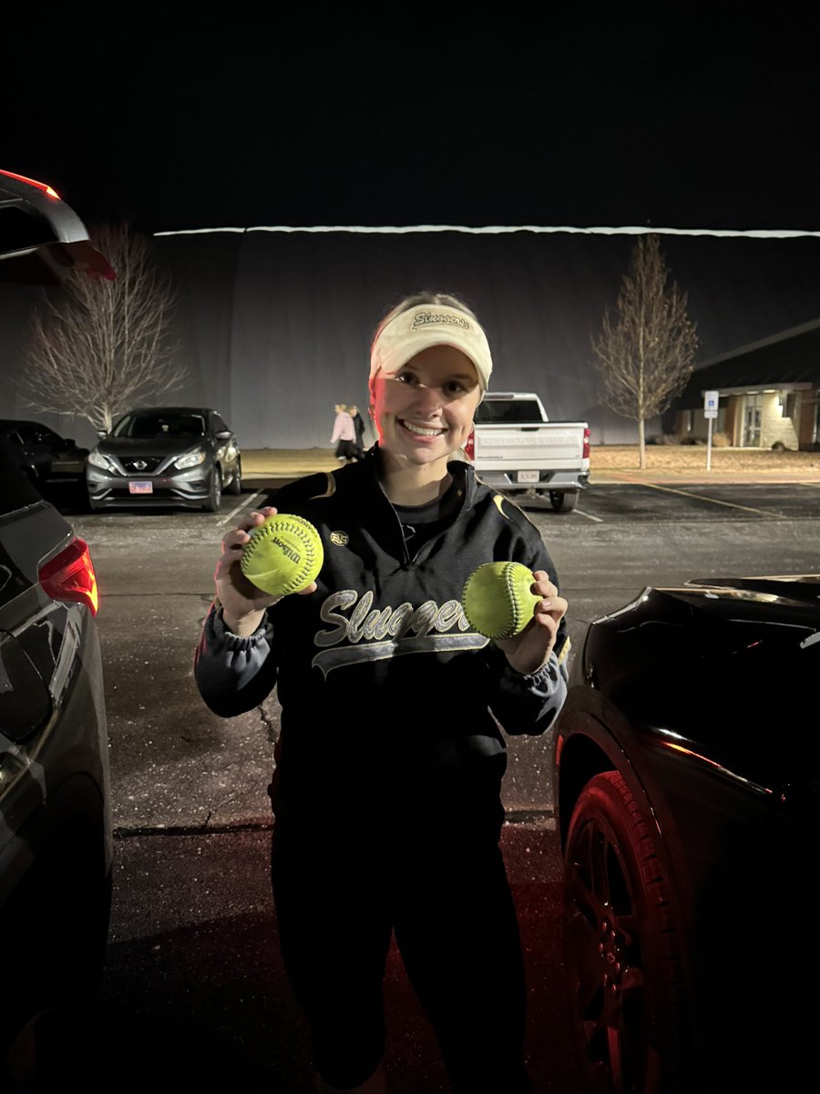 2 💣 and 2 W’s on the day! 
Tomorrow morning at 10:40! Lets go! 
<a href="/Coach_Tarter/">Heather Tarter</a> <a href="/tfost00/">Travis Foster</a> <a href="/GoldPeoria/">Peoria Sluggers 16u Gass</a>