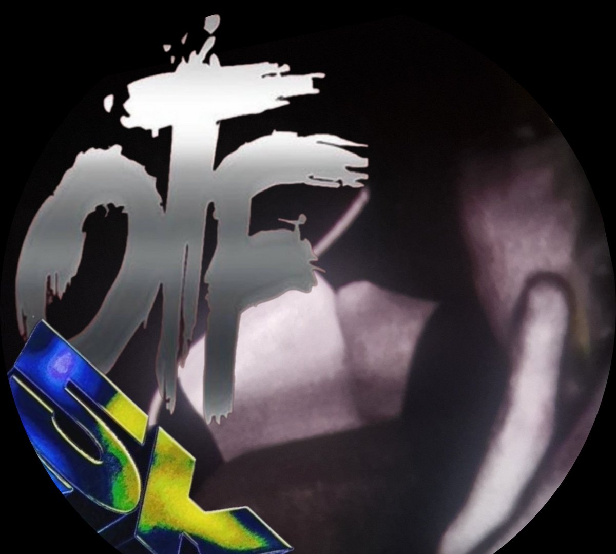Creamysnip3s's tweet image. #NewProfilePic sneak peek of my face!! 🤭✋