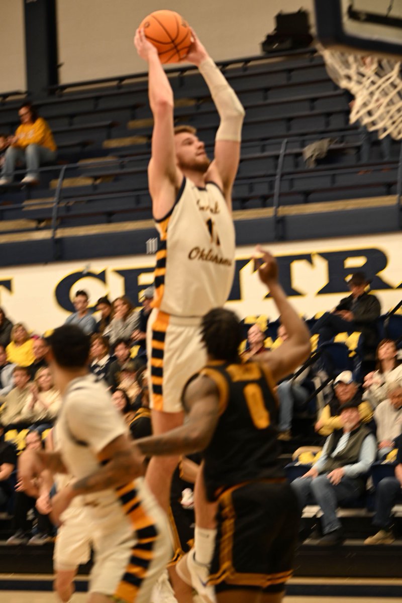 Game #33 of the season. 🎙🏀

Missouri Western at <a href="/UCOMBB/">UCO Men's Basketball</a>

📍Hamilton Field House - Edmond, OK

MWSU (15-9, 6-7) -- 60
UCO (14-9, 8-6) -- 92

<a href="/LukeHaasl/">Luke Haasl</a> (pictured) - 15p
<a href="/parkerChannah/">Parker Hannah</a> - 14p
<a href="/JSebock/">Jacobi Sebock</a> - 13p, 7r
<a href="/JvSeat/">Jai’Vion Seat</a> - 12p
<a href="/ThatKiddIzzy5/">ISRAEL”IZZY” HART</a> - 11p, 7a

Next up
🚗 Rogers State
🕰 Sat