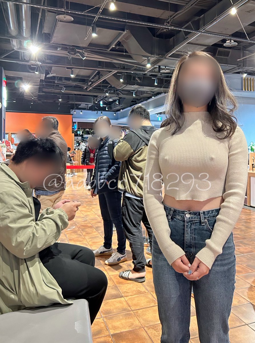中午吃飯時間好多人🥺好餓…
手機有我好看嗎❓ https://t.co/KbXO847AT1