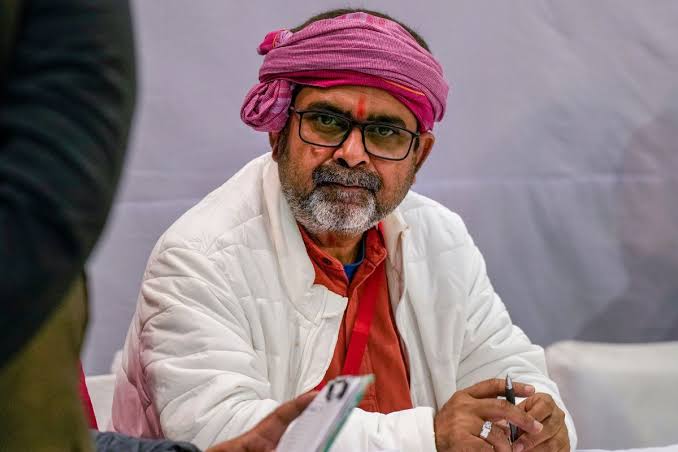VEERYADU_18's tweet photo. राजा वो जो मैदान में युद्ध लड़ने उतरे
राजा वो जो रणभूमि में डटकर सामना करे
राजा वो जो हारे भी तो उसकी हार के चर्चे सबसे ज़्यादा हों
राजा की मानसिकता से सोचना सीखो, राजा बनने के लिए हारना जीतने से भी ज़्यादा ज़रूरी है।
#DelhiElectionResults
#DelhiAssemblyElection2025 
#Delhi https://t.co/v8vHo4mfgM