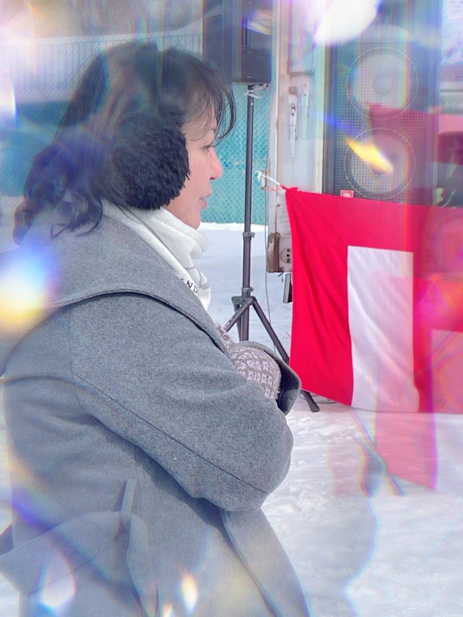 rock_chu11's tweet photo. 杉田かおるさん 可愛かったな✨️握手してもらったけど💦
やっぱり綺麗で池中玄太を配信で観ているから……胸いっぱいで言葉が出てこなくて無言でしてしまった🥲失礼しましたm(_ _)m🥹
変わらないなー！ほんとに可愛すぎた♡♡感激😭ウルウルした🥹
尊いこの横顔✨️
 #杉田かおる
 #鶴居村 https://t.co/cSVZ75ihD9