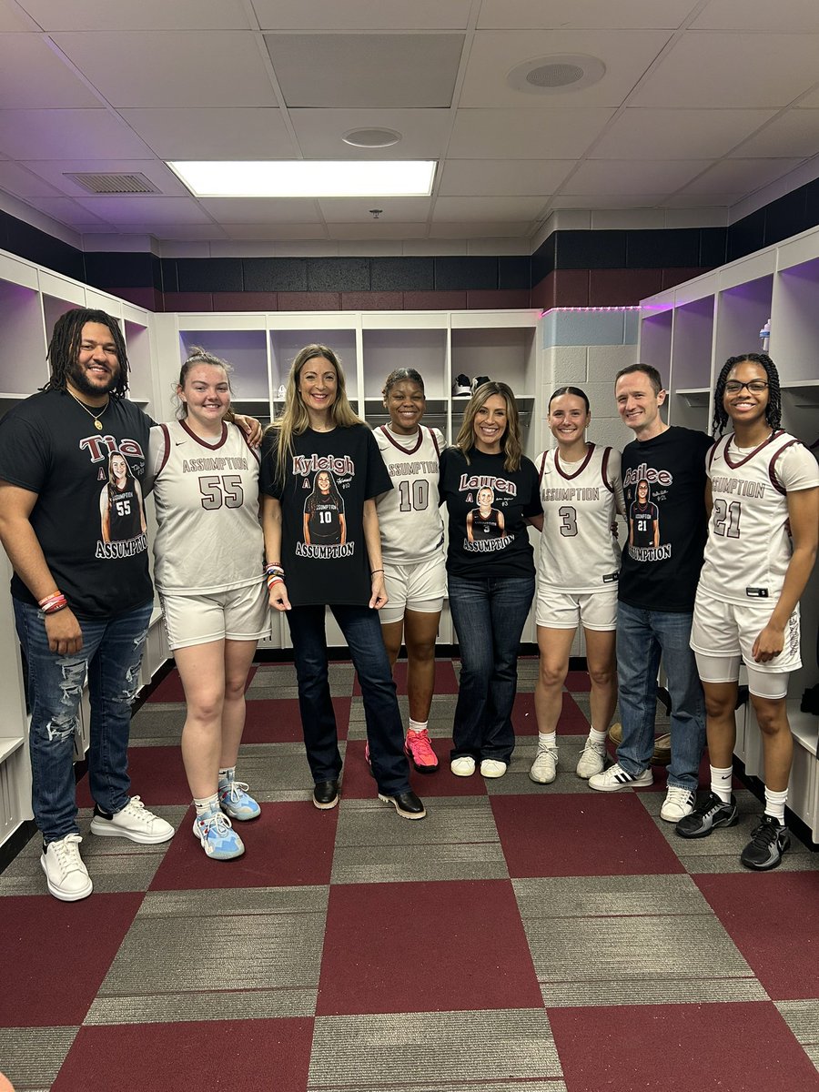 Coach__C_'s tweet photo. Our girls… Ice, Kyleigh, Lauren, Bailee. 
So proud. 💖💖💖💖
#Sisterhood 
@AHSRockets @RocketSportsAHS https://t.co/WJB0ahKxsO