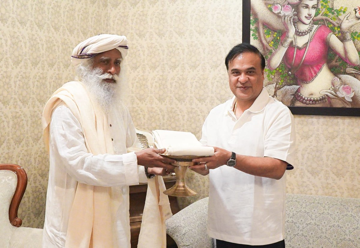 himantabiswa's tweet photo. Meeting Shri @SadhguruJV Ji is always a deeply enriching experience. His wisdom, clarity on spiritual matters, and positive outlook on life are truly inspiring. It was a pleasure to connect with him this morning.

@ishafoundation https://t.co/MrTQpxFRSS