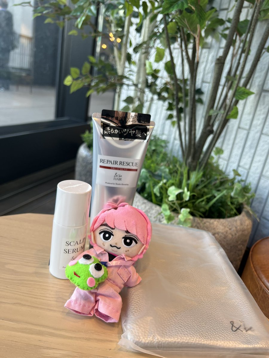 mina75935778644's tweet photo. 北海道唯一の&b POP UP
ココノススキノのアインス&トルペ様の店舗中央に立派に構えていただきました🥹素敵でしたー💓
ヘアケアをLINEで揃えたので綺麗な髪伸ばすぞ🪮
#andb
#佐久間大介
#snowman https://t.co/rNaYyrCTYk