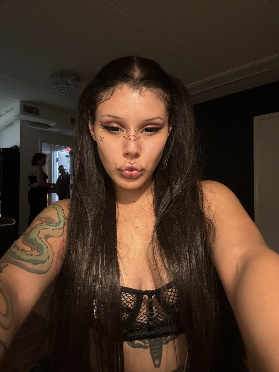x1t___'s tweet photo. #CONSIOUS #CABARET Ty 4 having me https://t.co/MzbClqimOI