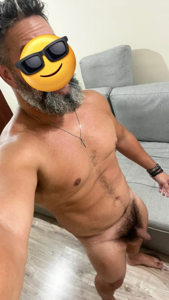 O puto tá pentelhudão né?! #uncut #bareback #bare #bb #bbk #bbbh #BarebackBreeding #NoCondom #semcapa #nopelo #leitedentro #leitada #leiteiro #fetiche #bulge #porranocu #piss #putaria #pegação #dp #sebo #smegma #mijo #suruba #banheirao #gloryhole #cockring #anelpeniano #semcueca