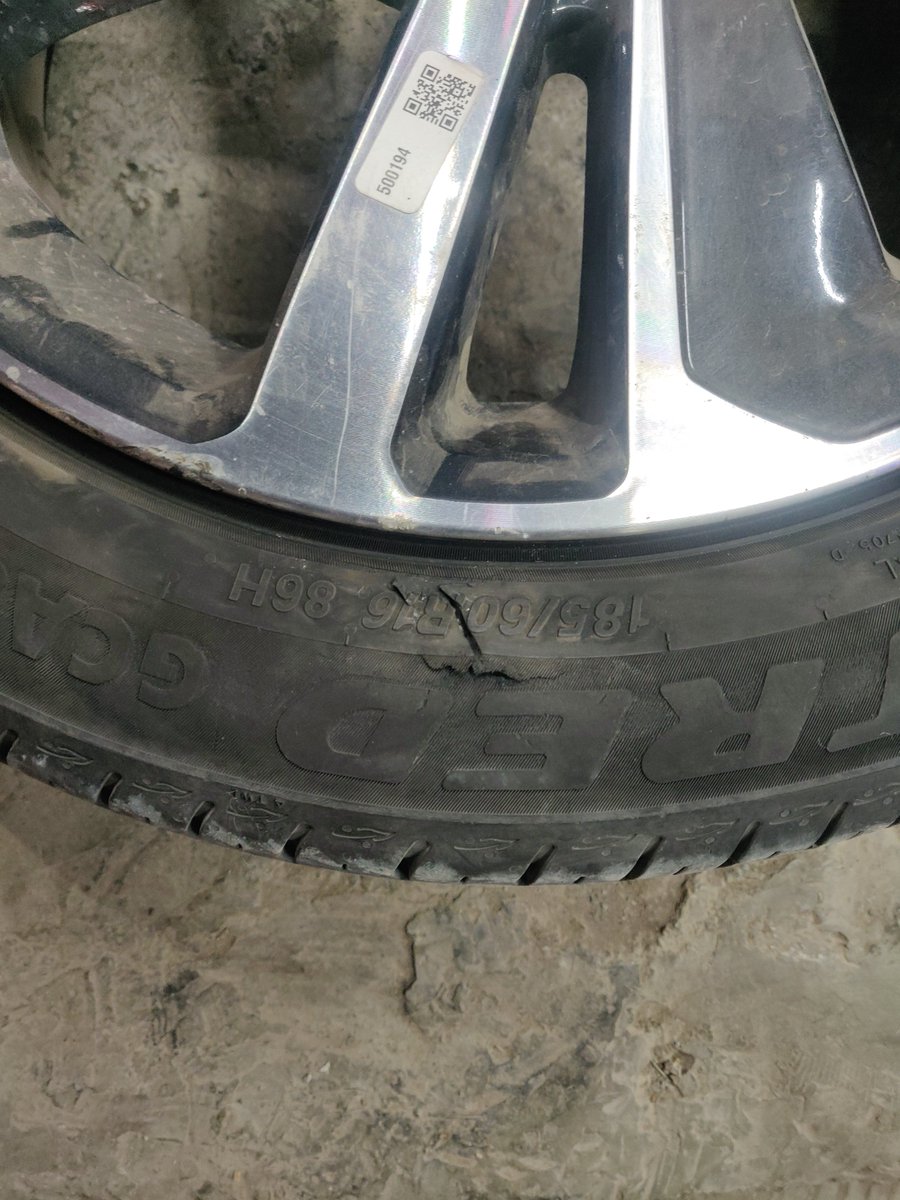 iAnshulG's tweet image. Urgent Safety Concern @TataMotors_Cars @TataMotors 
Two tyres have already burst within 7-10 days. Car is just 1.5 years old and driven only 8K KM
This is completely unacceptable and raises significant doubts about the reliability &amp;amp; safety of the tyres installed in your vehicles.