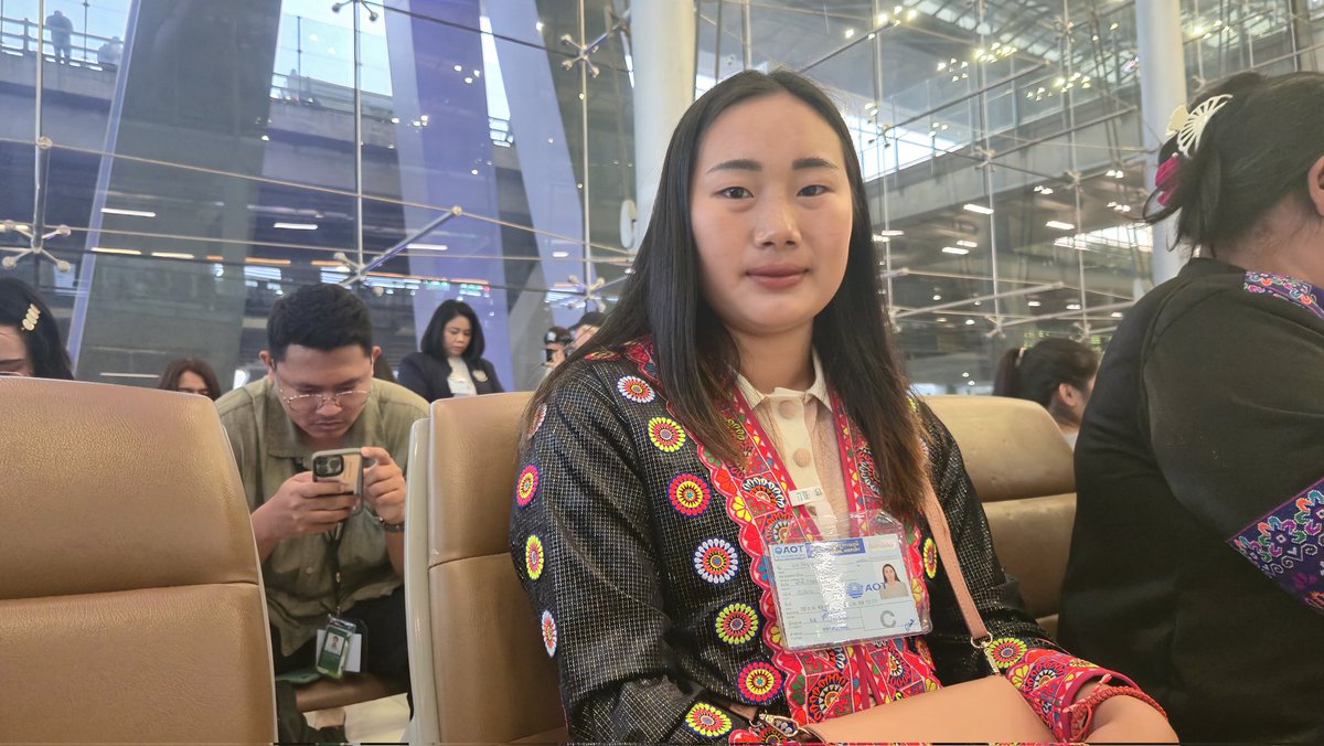 PaweenaBBC's tweet image. 5 more Thai workers held hostages in #Gaza returned to #Thailand. I talked with families who&apos;s been waiting for &amp;gt;500 days. &quot;I had to be both a mum and a dad for my kids.&quot; The wife told me. &quot;Don&apos;t be scared anymore. you&apos;re home now.&quot; Is first thing She&apos;ll tell her husband.