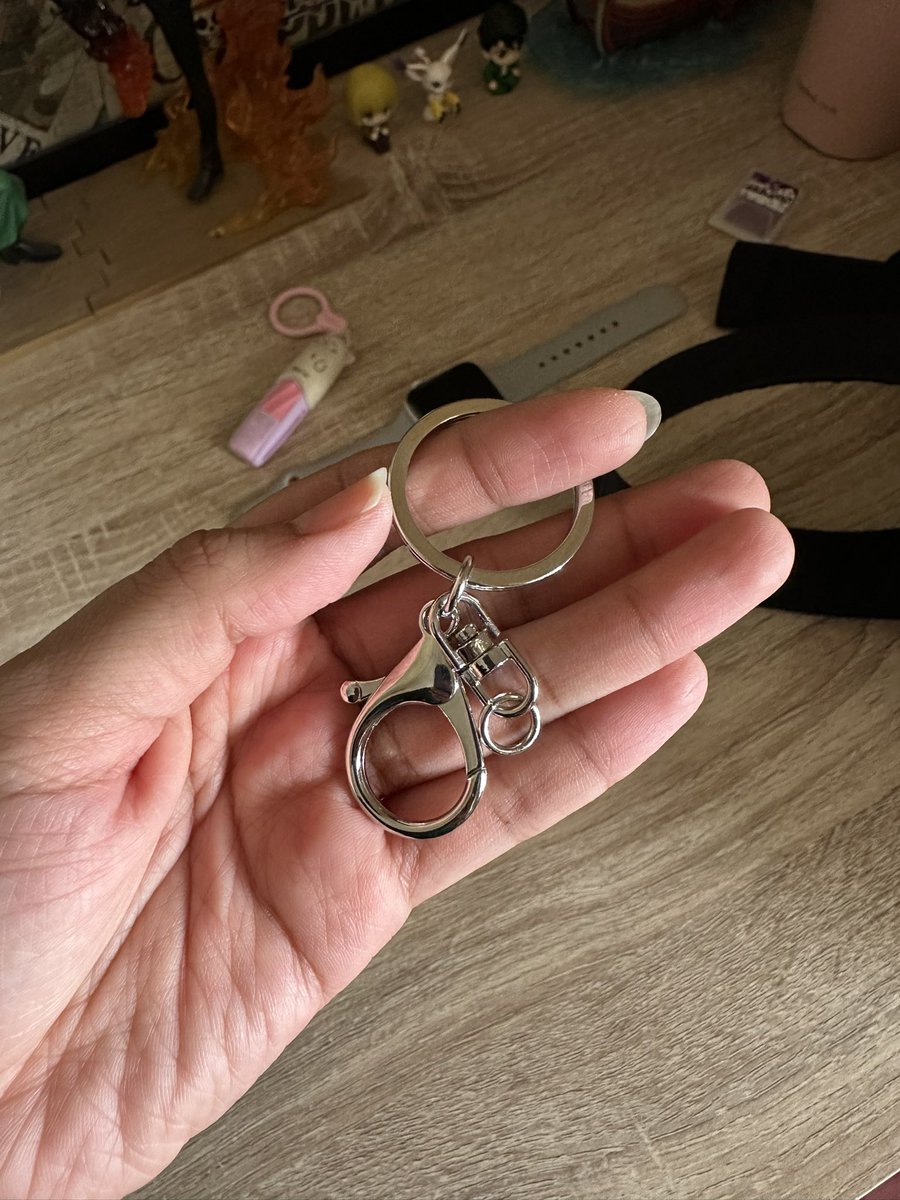 mingyulgi's tweet photo. lost my bongbongee keyring during venue entry yesterday 🥲
from this                            to this https://t.co/4luLlZivUi