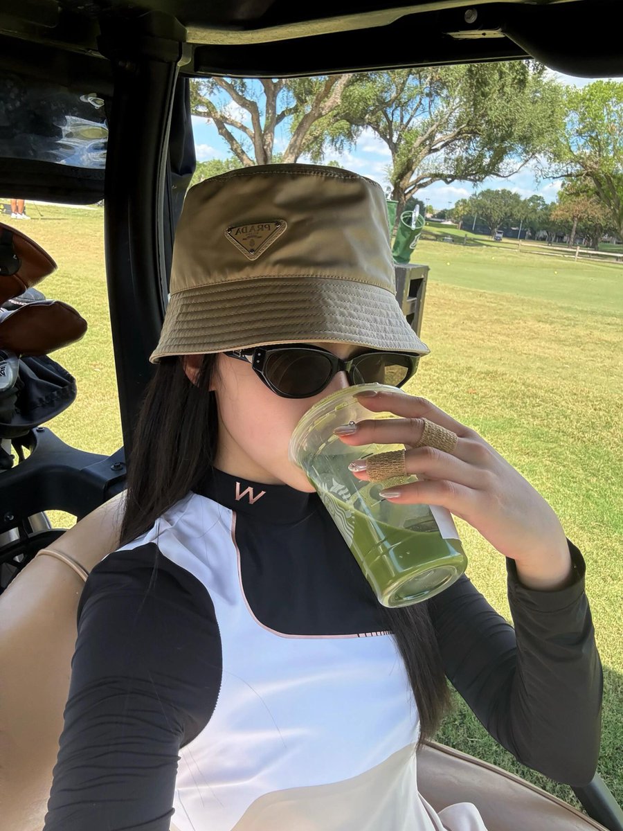 The weather is simply perfect for playing golf! The feeling of swinging a golf club is really refreshing, and both beginners and veterans can find fun on the green. Girls, let's enjoy the elegance and challenge of this sport together!

#girlsgolf #golfers #swingmoments #course