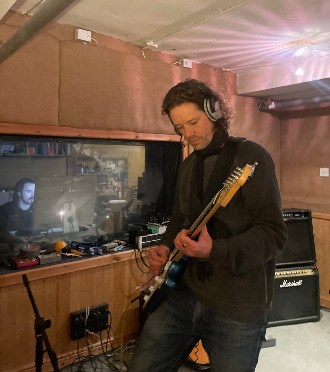 TheSickNotes's tweet photo. Check out Guitar Dave, he knows all the chords https://t.co/ygudhlwQVA