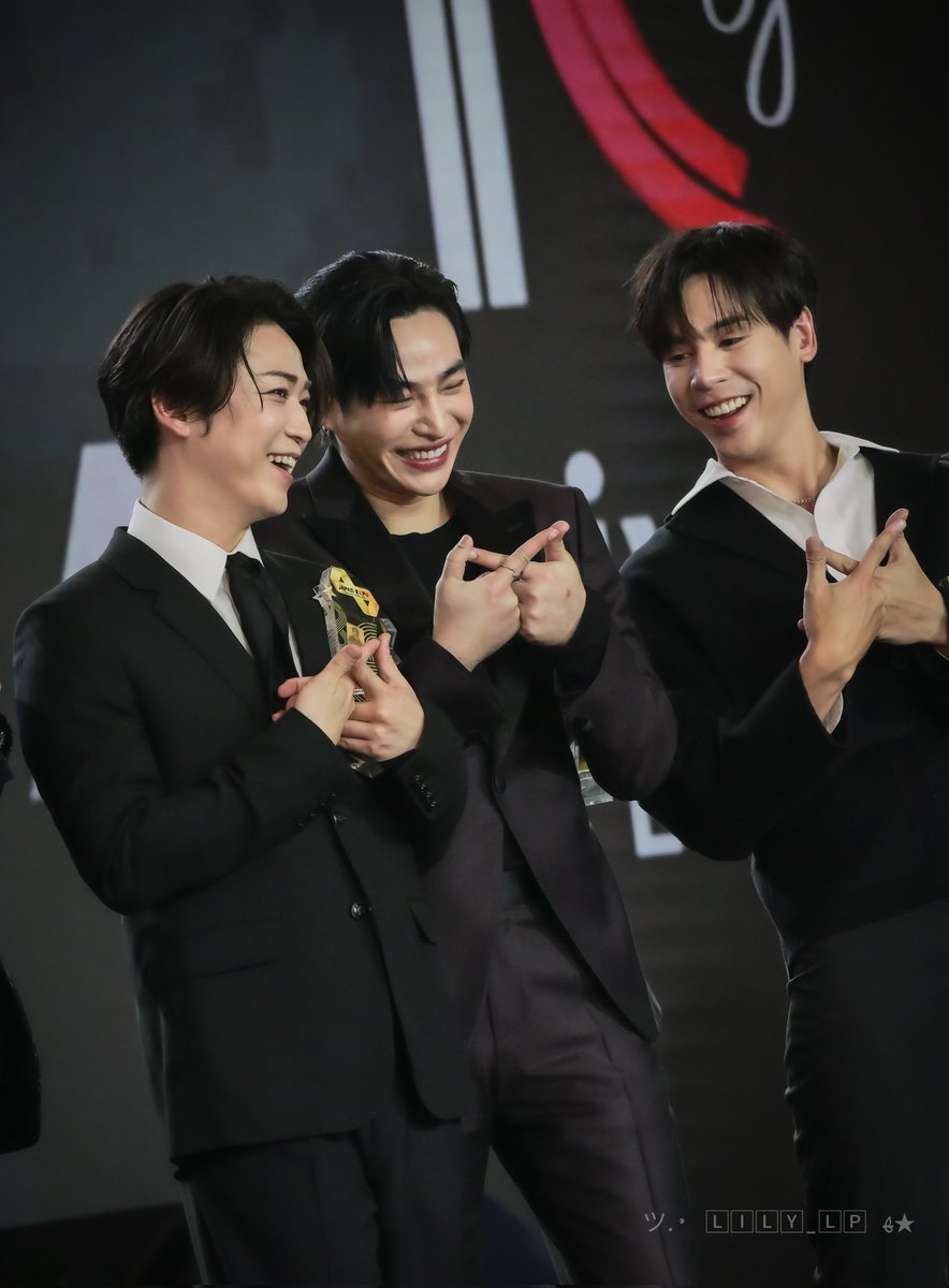 เมื่อเฮียต้องทำท่า infinity นุชต่างลุ้นกันมาก 😆😆 
ขอบคุณคาเมะและเจษที่ช่วยพี่เป๊กนะค้า 
<a href="/peckpalit/">Peck Palit</a>
#PeckxJAPANEXPO2025
#เป๊กผลิตโชค
#PeckPaLitChoke 
#LilyLPxPalit #palitgallery