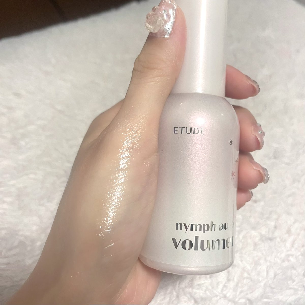 blue_ampm24's tweet photo. 今年入って1番買ってよかったもの
圧倒的ETUDEのボリューマー

普段使ってるファンデと混ぜるだけで
この艶なの優秀すぎる…😿！！ https://t.co/TWBY03XQYa