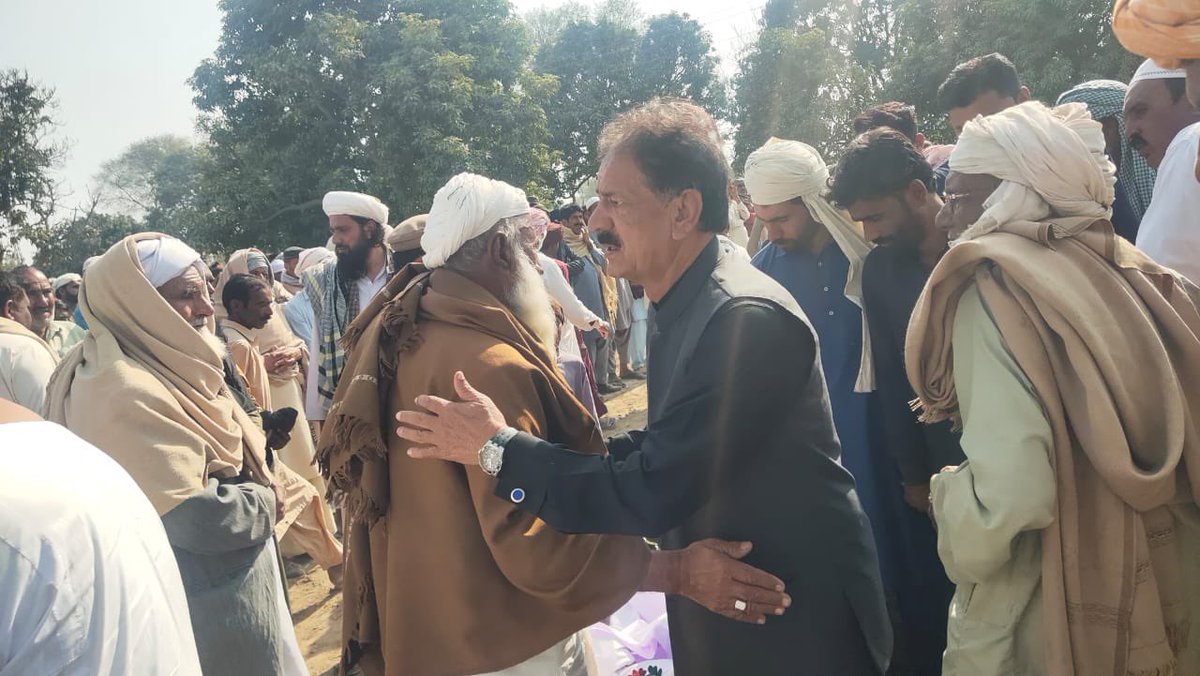 KABajwaPTI's tweet photo. ہیڈ اسلام نماز جنازہ)
سنئیر راہنما تحریک انصاف چوہدری خلیل احمد باجوہ صاحب اور عوامی ایم این اے 164 ملک اعجاز احمد گڈن کی ظفر فش فرائی والے کے نانا حاجی حسن بخش کی وفات پر نماز جنازہ میں شرکت 
اس موقع پر باجوہ گروپ کے مقامی نمائندگان بھی موجود تھے 
#pp246 #pti #mpa #kabajwapti https://t.co/29aHj4z5YO