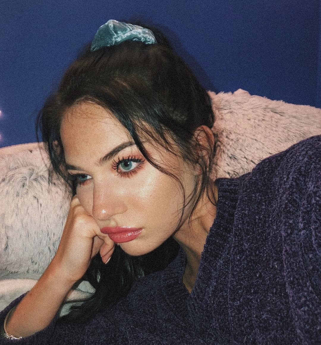 ᅠᅠ
𝙉𝙤, 𝙄’𝙢 𝙣𝙤𝙩 𝙨𝙪𝙡𝙠𝙞𝙣𝙜, 𝙄’𝙢  𝙜𝙚𝙣𝙪𝙞𝙣𝙚𝙡𝙮 𝙩𝙝𝙧𝙞𝙡𝙡𝙚𝙙 𝙩𝙝𝙖𝙩 𝙢𝙮 𝙛𝙖𝙘𝙚 𝙘𝙝𝙤𝙨𝙚 𝙜𝙧𝙪𝙢𝙥𝙮 𝙘𝙝𝙞𝙘 𝙖𝙨 𝙞𝙩𝙨 𝙙𝙚𝙛𝙖𝙪𝙡𝙩 𝙨𝙚𝙩𝙩𝙞𝙣𝙜.

⋆. 𐙚 ˚