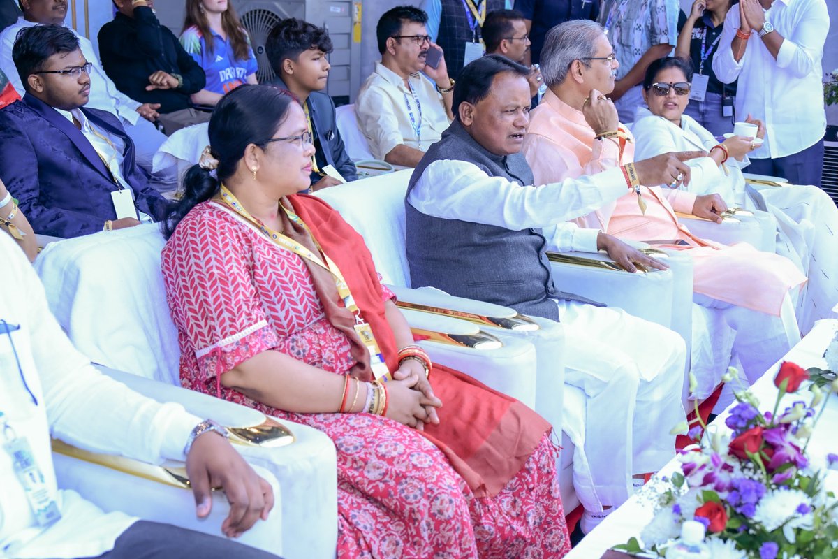 MohanMOdisha's tweet photo. କଟକ ସ୍ଥିତ ବାରବାଟୀ ଷ୍ଟାଡିୟମ୍ ଠାରେ ଭାରତ ଏବଂ ଇଂଲଣ୍ଡ ମଧ୍ୟରେ ଖେଳାଯାଉଥିବା ଏକଦିବସୀୟ ମ୍ୟାଚକୁ ହଜାର ହଜାର କ୍ରିକେଟ ପ୍ରେମୀ, ପ୍ରଶଂସକଙ୍କ ଉପସ୍ଥିତିରେ ଉପଭୋଗ କରୁଛି। ରାଜ୍ଯରେ ଏଭଳି ଏକ ଅନ୍ତର୍ଜାତୀୟ ମ୍ଯାଚ ହେବା ସତରେ ଆମ ସମସ୍ତଙ୍କ ପାଇଁ ଗର୍ବ ଏବଂ ଗୌରବର ବିଷୟ��� 

#IndiavsEngland https://t.co/hqAqzDAy1c