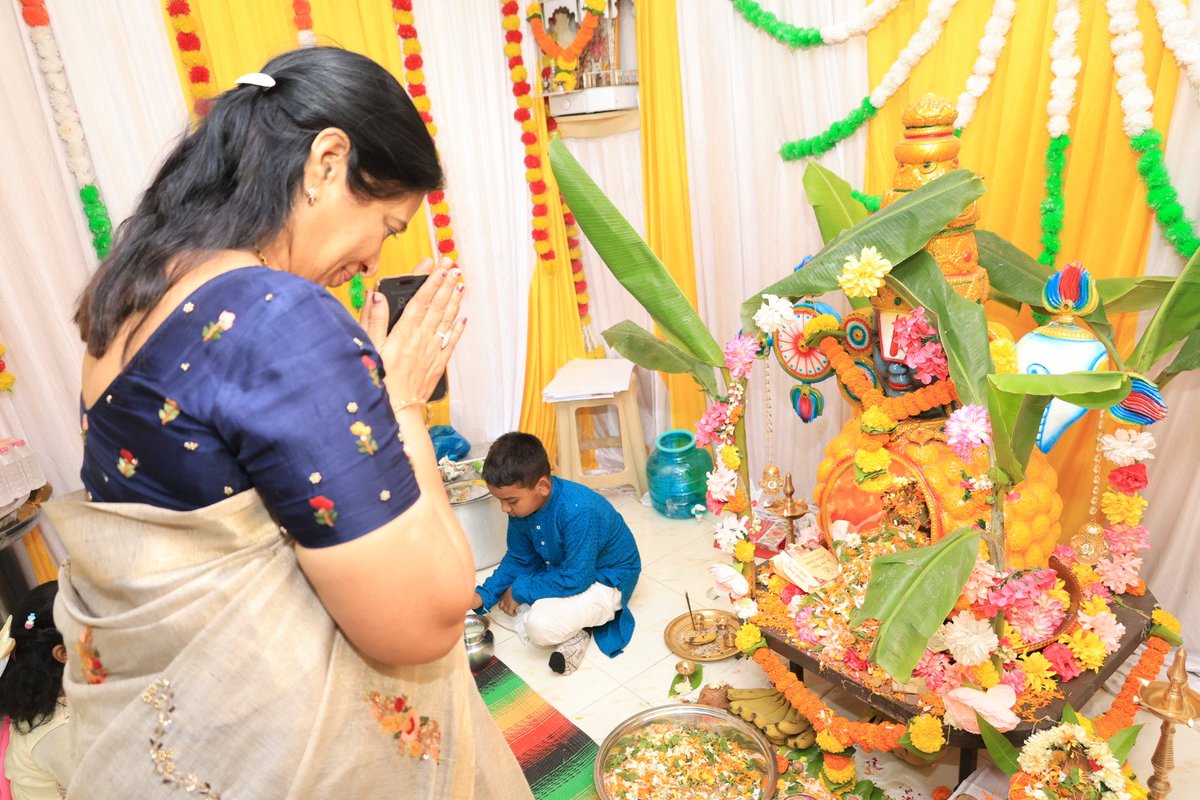Connectgeeta's tweet photo. इंदर गुरुकुल सोसायटी, भाईंदर पूर्व में श्री सत्यनारायण महापूजा का आयोजन किया गया था। इस आयोजन में उपस्थित रहकर भगवान श्री सत्यनारायण के दर्शन कर सभी को शुभकामनाएं दी।
#mirabhayandar #connectgeeta #satyanarayan #satyanarayanapooja #blessings https://t.co/N3vmCwXBzI