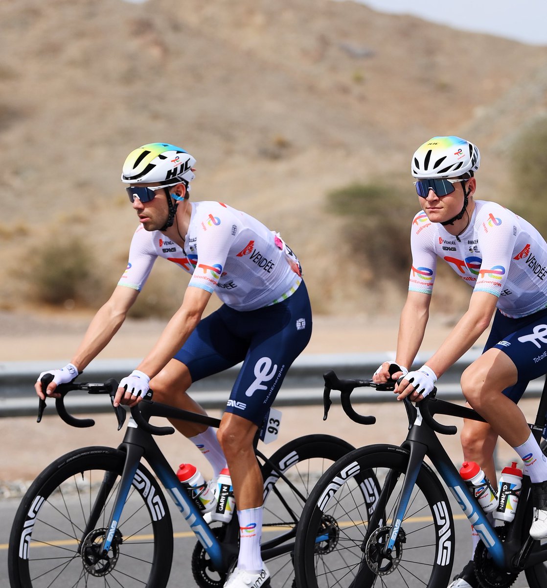 Étape très usante à Oman, un peloton d’une trentaine d’unité s’est présenté  sur la ligne d’arrivée. Steff Cras prend la 8e place ! 
 
𝘎𝘳𝘦𝘢𝘵 𝘱𝘦𝘳𝘧𝘰𝘳𝘮𝘢𝘯𝘤𝘦, 𝘚𝘵𝘦𝘧𝘧 𝘊𝘳𝘢𝘴 𝘧𝘪𝘯𝘪𝘴𝘩𝘦𝘥 8𝘵𝘩 𝘪𝘯 𝘖𝘮𝘢𝘯.

📸 @gettysport

#TourofOman ⎜ #AllezTotalEnergies