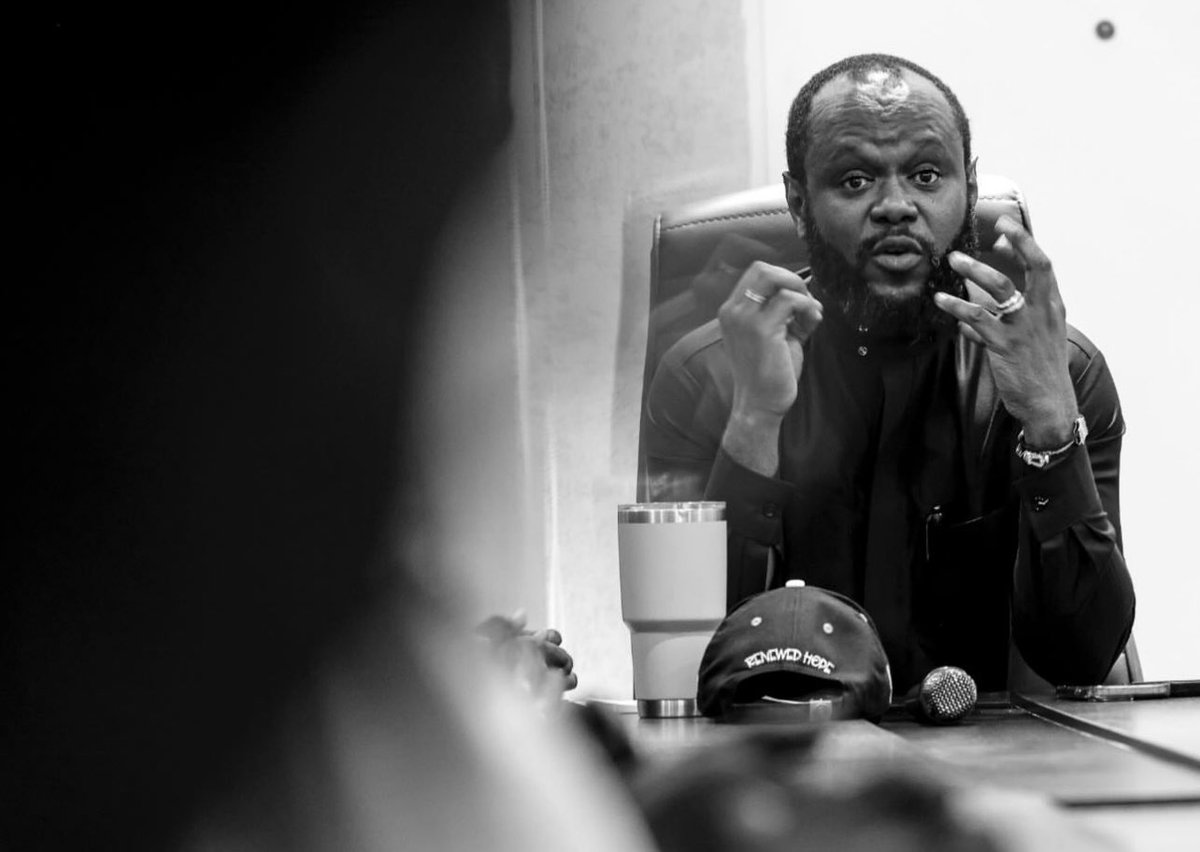 styouthvanguard's tweet photo. “The final test of a leader is that he leaves behind him in other men the conviction and the will to carry on.” -Walter Lippmann

@STinubu 

#greatleader 
#youthpresident 
#kingofboys 
#godblessseyitinubu 
#seyitinubuyouthvanguard https://t.co/cm2MOUGPTg