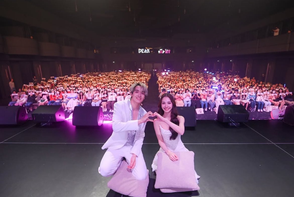 SSMooMoo's tweet photo. สิ่งเล็กๆที่เรียกว่ารัก🤍
จะไม่ลืมช่วงเวลาดีๆที่ได้มีส่วนร่วมกับความสำเร็จของน้องทั้งสองคนนะคะ จะอยู่ให้รักไปนานๆเลยนะ

PEAKMINT FANMEET 2025 
#พีคมิ้นท์ https://t.co/9JsoLopek4