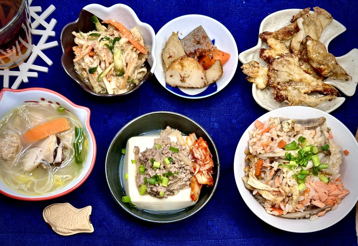 ajitama1120's tweet photo. 2/9(日)の #晩ごはん
・鮭と根菜の炊き込みご飯
・舞茸の唐揚
・肉味噌あったか奴
・土佐煮風
・大根胡瓜人参とツナのスタミナサラダ
・肉団子と白菜の春雨白湯スープ
ごちそうさまでした～😋
  #料理好きさんと繋がりたい  #おうちごはん #料理記録  #Ｘ家庭料理部  #鮭  #作り置きおかず https://t.co/FOG5RNQWbR