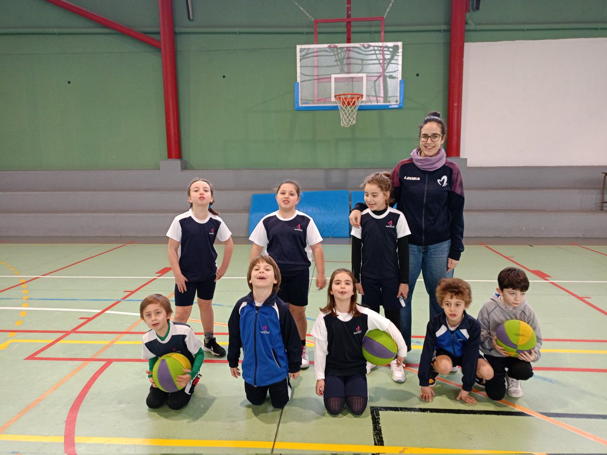 AusevaBasket's tweet photo. II Concentración de la #LigaBabyBasket en nuestra casa @ausevamaristas ,jornada deportiva con nuestros amigos de la actividad de #Multideporte #SomosMaristas
#MaristasCuentaConmigo https://t.co/pqv5rzO356