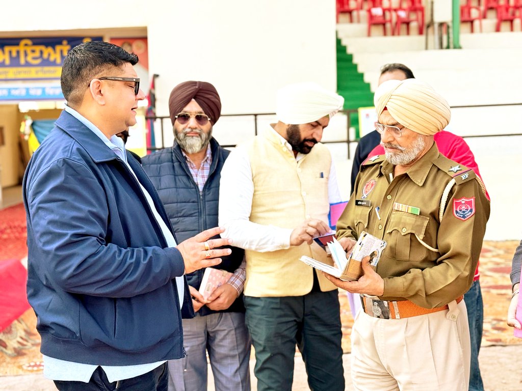FazilkaPolice's tweet photo. 🚨 ਫਾਜ਼ਿਲਕਾ ਪੁਲਿਸ ਦੀ ਖੇਡਾਂ ਨੂੰ ਉਤਸ਼ਾਹਿਤ ਕਰਨ ਲਈ ਵੱਡੀ ਪਹਿਲ! 🚨

ਨਸ਼ਿਆਂ ਦੇ ਖਿਲਾਫ਼ ਅਤੇ ਨੌਜਵਾਨੀ ਨੂੰ ਖੇਡਾਂ ਵੱਲ ਪ੍ਰੇਰਿਤ ਕਰਨ ਲਈ 10 ਫਰਵਰੀ 2025 (ਸੋਮਵਾਰ) ਨੂੰ ਸ਼ਹੀਦ ਭਗਤ ਸਿੰਘ ਸਪੋਰਟਸ ਸਟੇਡੀਅਮ, ਫਾਜ਼ਿਲਕਾ 'ਚ "ਓਪਨ ਸਪੋਰਟਸ ਮੀਟ" ਦਾ ਆਯੋਜਨ ਕੀਤਾ ਜਾ ਰਿਹਾ ਹੈ! 🏆🏃‍♂️

👉 ਕਪਤਾਨ ਪੁਲਿਸ (ਸਥਾਨਿਕ), ਫਾਜ਼ਿਲਕਾ ਵੱਲੋਂ ਸ਼ਹੀਦ ਭਗਤ ਸਿੰਘ ਸਪੋਰਟਸ ਸਟੇਡੀਅਮ ਫਾਜ਼ਿਲਕਾ ਵਿਖੇ  ਟੂਰਨਾਮੈਂਟ ਦੀਆਂ ਤਿਆਰੀਆਂ ਦਾ ਜਾਇਜ਼ਾ ਲਿਆ ਗਿਆ ਅਤੇ ਸਮੂਹ ਅਧਿਕਾਰੀਆਂ ਨਾਲ ਮੀਟਿੰਗ ਕਰਕੇ ਜਰੂਰੀ ਦਿਸ਼ਾ ਨਿਰਦੇਸ਼ ਦਿੱਤੇ ਗਏ।

💪 ਆਓ, ਨਸ਼ਿਆਂ ਨੂੰ ਨਾ, ਖੇਡਾਂ ਨੂੰ ਹਾਂ ਕਹੀਏ! 🎯 ਸਿਹਤਮੰਦ ਪੰਜਾਬ, ਸੁੰਦਰ ਭਵਿੱਖ!

🚨 Fazilka Police’s Major Initiative! 🚨

To combat drugs and encourage youth towards sports, an "Open Sports Meet" is being organized on February 10, 2025 (Monday) at Shaheed Bhagat Singh Sports Stadium, Fazilka! 🏆🏃‍♂️

👉 SP (HQ) Fazilka, held a meeting with Police Officers and reviewed the tournament preparations and arrangements at Shaheed Bhagat Singh Sports Stadium Fazilka.

💪 Say No to Drugs, Yes to Sports!
🎯 Healthy Punjab, Bright Future!
#SayNoToDrugs 🚫 #YesToSports 🏅 #PunjabSports #HealthyYouth