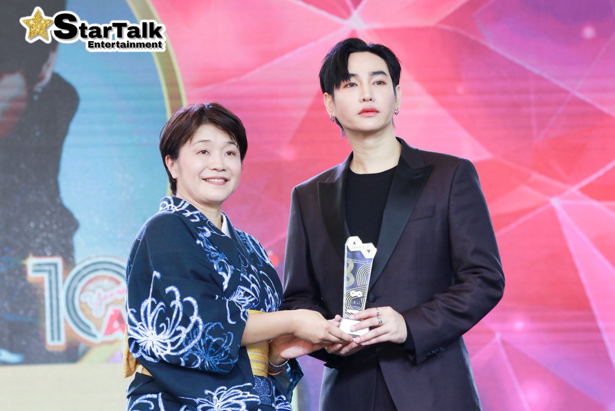 startalkent's tweet photo. “เป๊ก ผลิตโชค” ร่วมฉลองครบรอบ 10 ปีอย่า��ยิ่งใหญ่ ในมหกรรมญี่ปุ่นที่ยิ่งใหญ่ที่สุดในเอเชีย “JAPAN EXPO THAILAND 2025”

#PeckxJAPANEXPO2025
#เป๊กผลิตโชค #PeckPaLitChoke 
#JAPANEXPOTHAILAND2025
#JAPANEXPOTHAILANDAWARD2025 https://t.co/kgUlOj4w3q