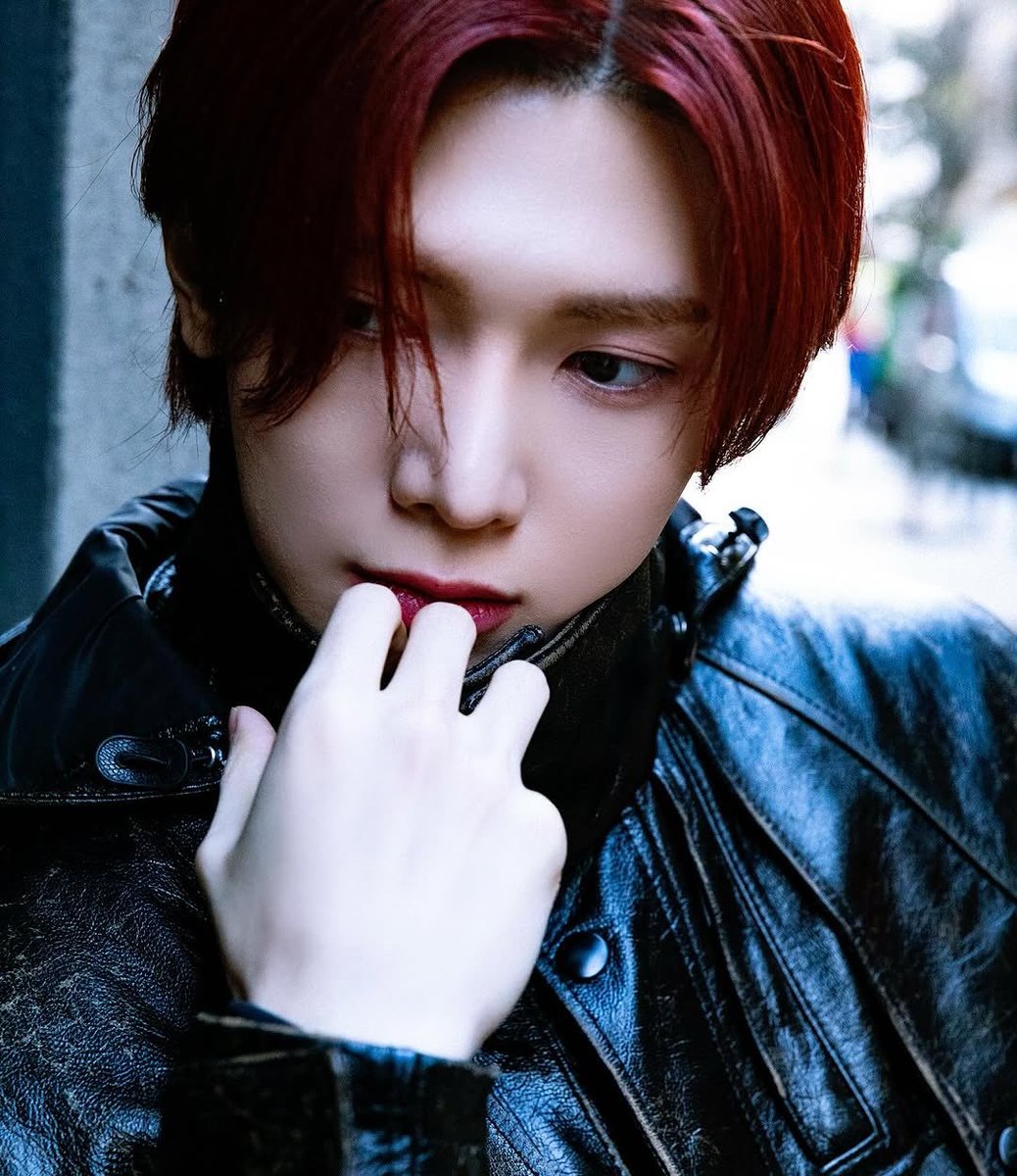 yeoscontents's tweet photo. THAT STARE https://t.co/W1xhWmhBQ1
