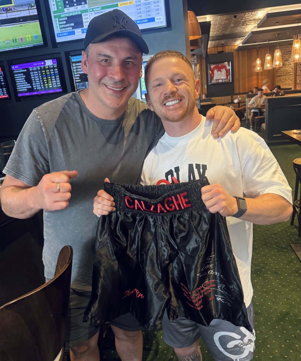 LukeJackson's tweet image. Every once in a while, you meet someone whose greatness transcends their record. @JoeCalzagheCBE, with 46 wins, 32 KOs, a Hall of Fame career, and an impeccable legacy, proves that true champions give back as much as they conquer. Thank you for the gift, my friend. 🙏🏼🥊