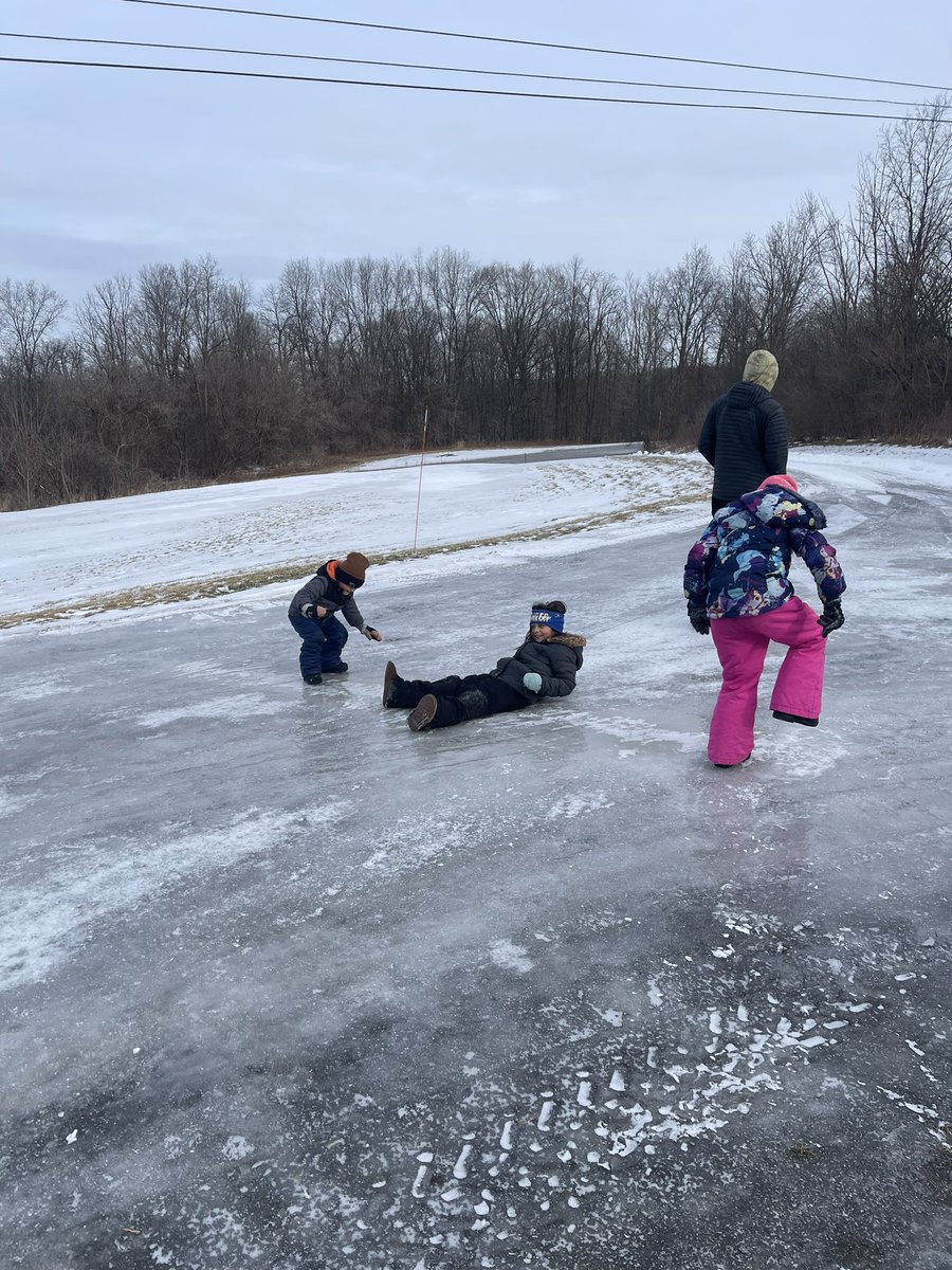 bubblewrap867's tweet photo. More snow and ice!!!! Love the winter!!!! https://t.co/U36C64x6IL
