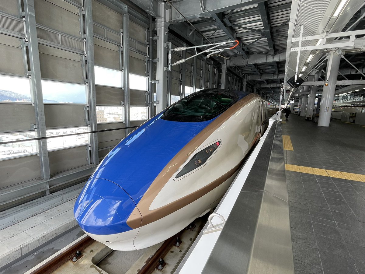 【北陸の旅　1日目】
記録的な大雪の中、「のぞみ」「サンダーバード」「つるぎ（北陸新幹線）」🚅を乗り継いで、石川県に来ています。
◯兼六園　雪景色の兼六園はとても美しい
◯ひがし茶屋街　中田屋のきんつば買いました
今日は山代温泉「雄山閣」♨️に泊まります。