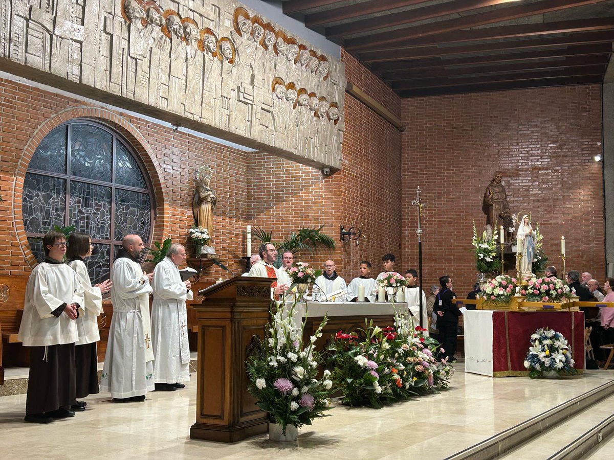 #PazyBien Ayer celebramos la procesión de antorchas con la virgen de Lourdes desde el arciprestado de Alcorcon.
Una tarde de oración en torno a María,  salud de los enfermos. <a href="/DiocesisGetafe/">Diócesis de Getafe</a> <a href="/ofmfranciscanos/">ofmfranciscanos</a> <a href="/PJAlcorcon/">PJAlcorcón</a> <a href="/alcorconhoy/">alcorconhoy.com</a>