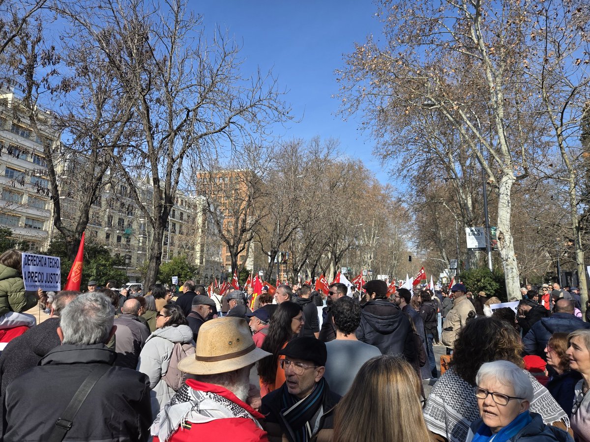 PCEAlcorcon's tweet image. Una vez más el pueblo de la Comunidad de Madrid se moviliza para exigir medidas que garanticen el derecho constitucional a una vivienda digna y adecuada #9FTomamosLaCalle