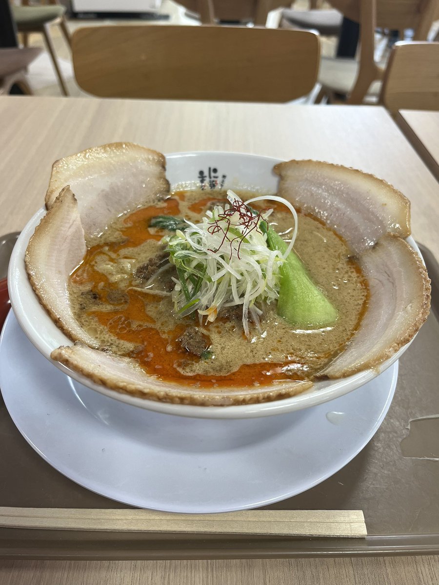 takki4765's tweet photo. 今日のお昼は『にぼしまじん』さんで担々麺♪（チャーシュートッピング）
好きな系の担々麺でした♪
また食べたい〜♪😊

#にぼしまじん https://t.co/tq9AKLKwWA