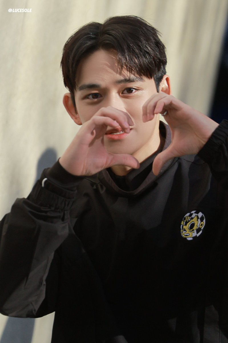 lucesole0125's tweet photo. 250209 서울패션위크

#루카스 #LUCAS 
@lucas_official https://t.co/FdDRh5o4tX