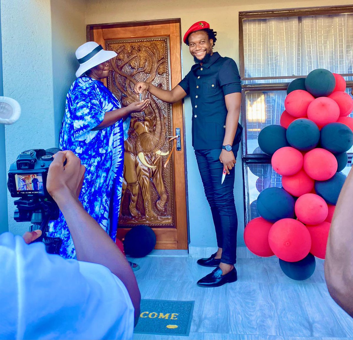 EFFward11's tweet image. ♦️House Handover♦️
Ward Cllr Mafia Fane handed over/ donated a fully furnished house yesterday to the Mabila Family in Ward 11, KaHoyi Village, Nkomazi as part of the @EFFSouthAfrica’s initiative and efforts to the restore the dignity of the African black community.
The Mabila…