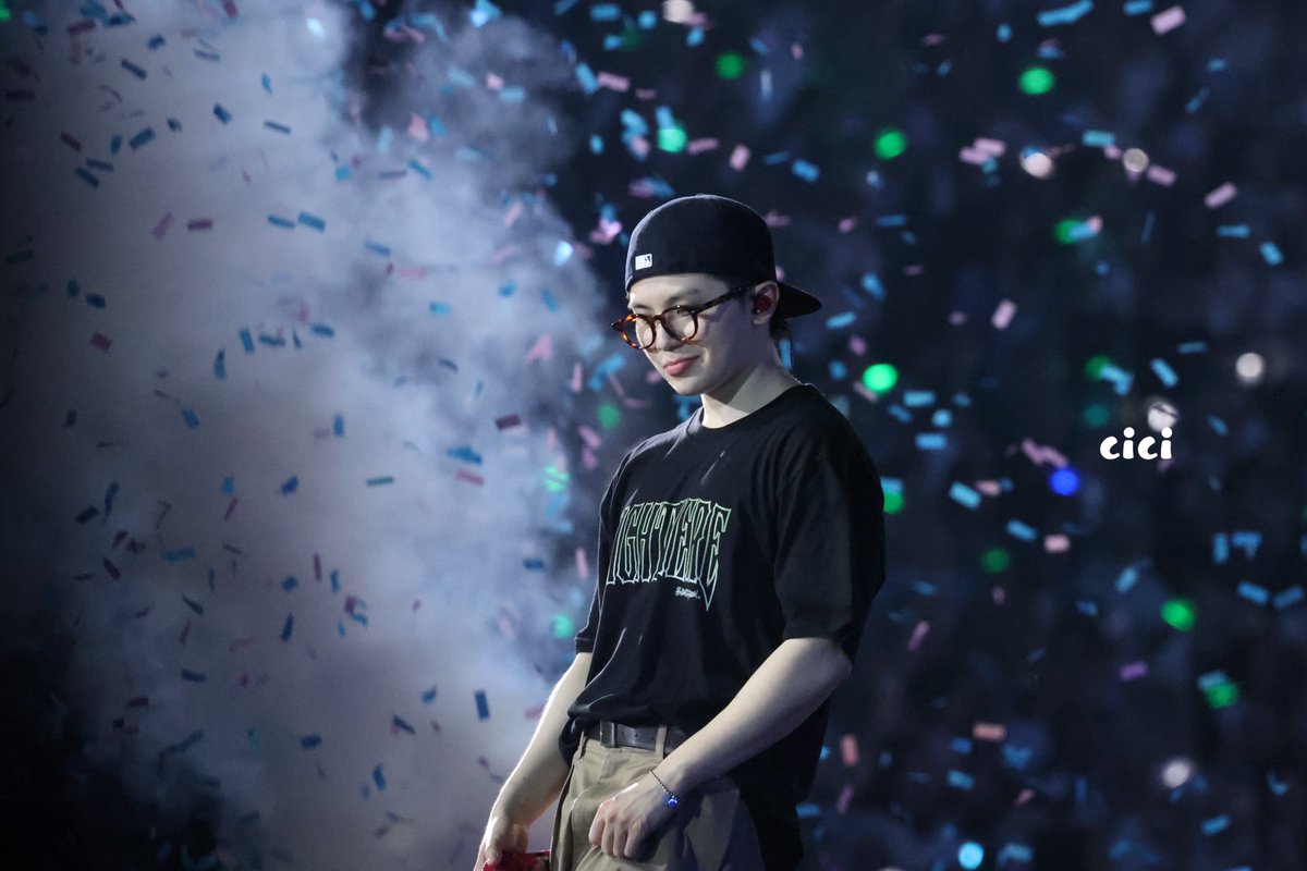 byebyemyblu3_hw's tweet photo. 250208 RH Jakarta D1

행복해...
예쁘다…

#우지 #WOOZI #세븐틴 #SEVENTEEN #이지훈 #ウジ https://t.co/AaGSaTYowt