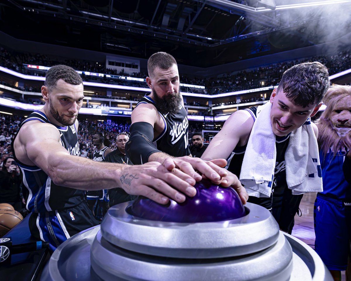 SacramentoKings's tweet photo. beam³ 🟣🔦 https://t.co/xwWCQwd5xl