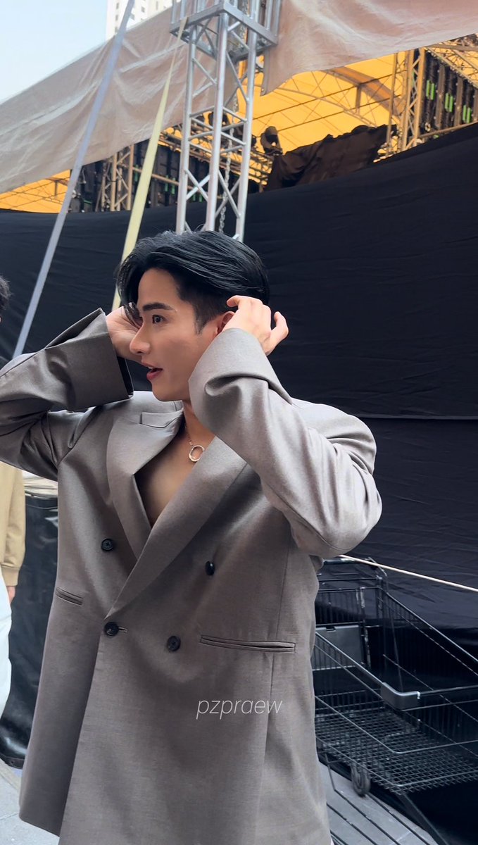 pzpraew's tweet photo. คิ้วส่งตา ตาส่งคาง คางส่งผม ผมส่งชุด ชุดยังส่งไปที่ศอก ศอกยังส่งไปที่มือ มือมึงยังลงไปที่เข่า เข่ายังเด้งกลับมาที่หน้าอ่ะ สมฐานะองค์ชาย

TAYNEW JP EXPO ACTOR AW25

#JAPANEXPOTHAILANDAWARD2025xTayNew
#JAPANEXPOTHAILANDAWARD2025
#JAPANEXPOTHAILAND2025
#Tawan_V @Tawan_V https://t.co/sSCPitMgl4