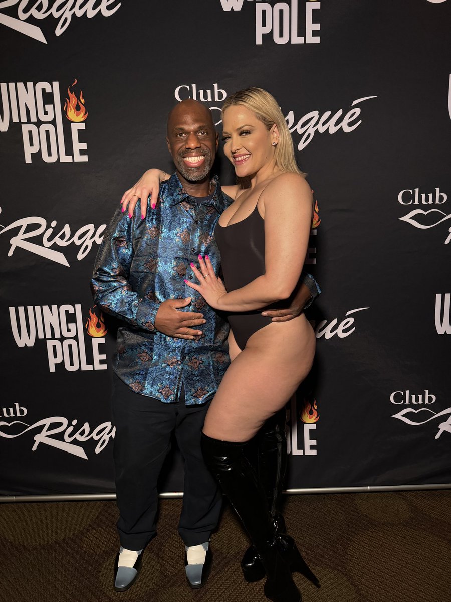 Adamsbluedog1's tweet photo. @Alexis_Texas was hanging out at @clubrisquephilly at 8am that’s really early but I got to see  the hostess with the mostess the women the myth the legend and she looked gorgeous as always thanks for being you and all that amazing that comes with it https://t.co/EXWpHXwEXV