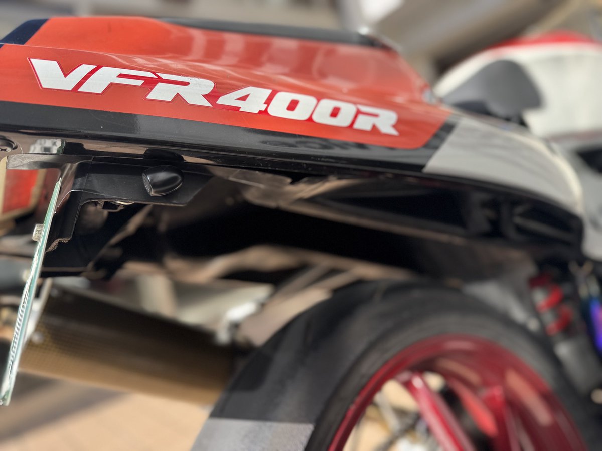 VFR400R NC30オーナーの皆さん
お待たせしました！ 
G sense SPEC INSIDEオリジナルOHLINS復刻プロジェクト、遂に始動！

長年愛され続けるNC30。 しかし、純正サスの劣化や「今の走りにフィットしない」と感じることも…。 
そこで GsenseはOHLINSをベースに、SPEC INSIDEを施した完全オリジナル仕様