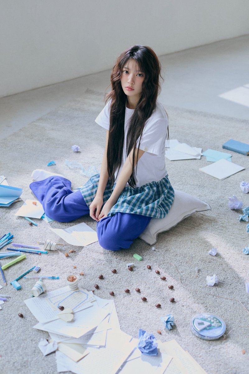 Japan 1st Digital Single 'Almond Chocolate' 2025. 2. 14 0:00 (JST