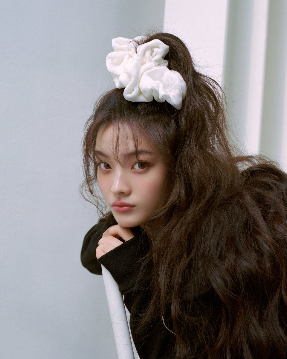 Japan 1st Digital Single 'Almond Chocolate' 2025. 2. 14 0:00 (JST