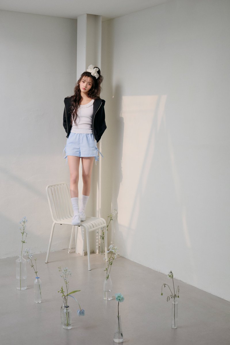 Japan 1st Digital Single 'Almond Chocolate' 2025. 2. 14 0:00 (JST