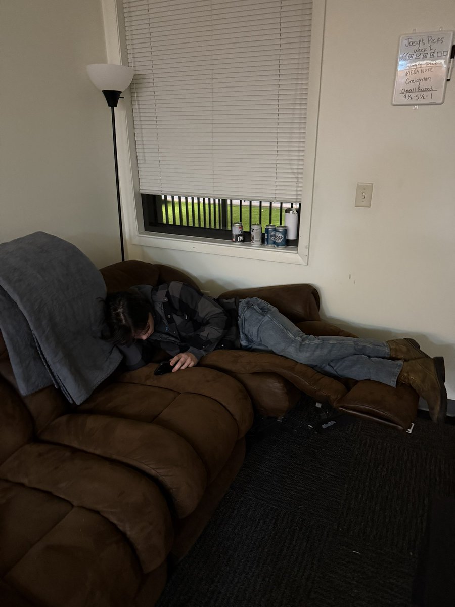 DanNFJohnson's tweet photo. I remember when I had a 10 beer max. Think I was 14. #shrinkthegame https://t.co/CvTtYm9fFn