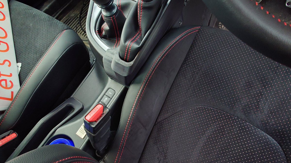 前期GRヤリス用の縦引きサイドブレーキカバーが出来た。細かいところは